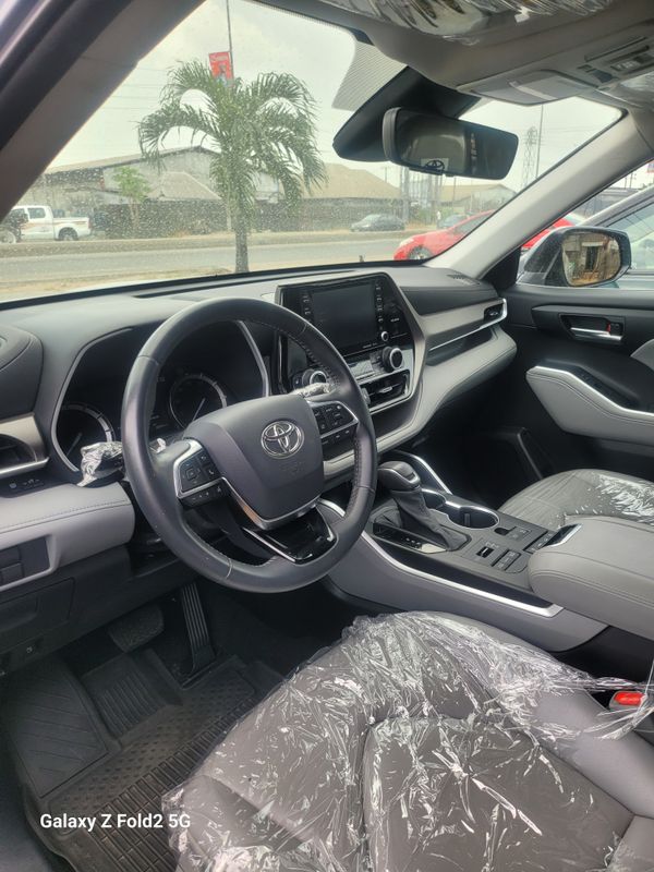 Thumbnail 5 of 2022 Toyota Highlander xle